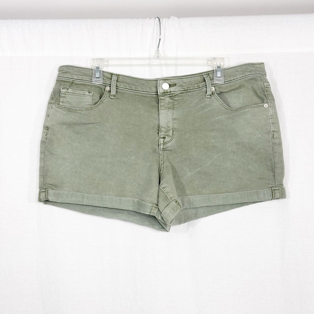 Mossimo Midrise Cuffed Shortie Women's Shorts, Size 16, Green